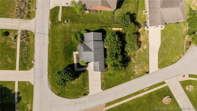 7805 Rain Creek Drive, Henryville, IN 47126