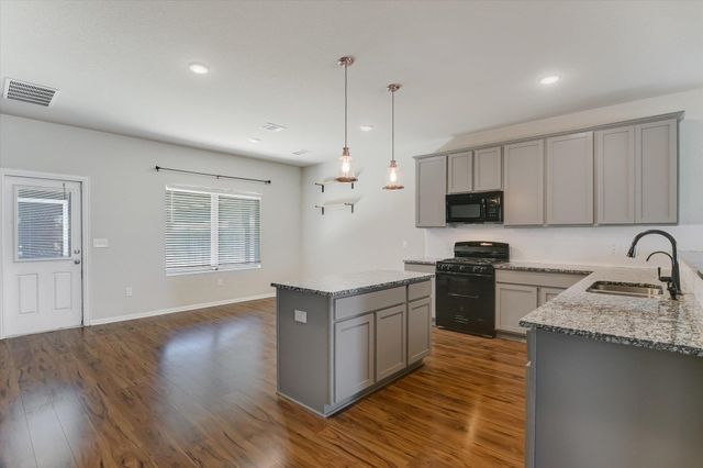 300 Eagle Lake DR, Hutto, TX 78634