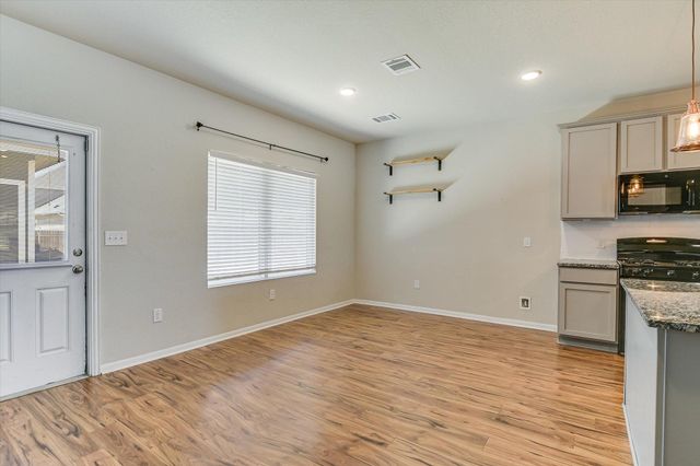 300 Eagle Lake DR, Hutto, TX 78634