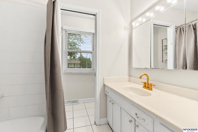 3268 S 130th Avenue Circle, Omaha, NE 68144