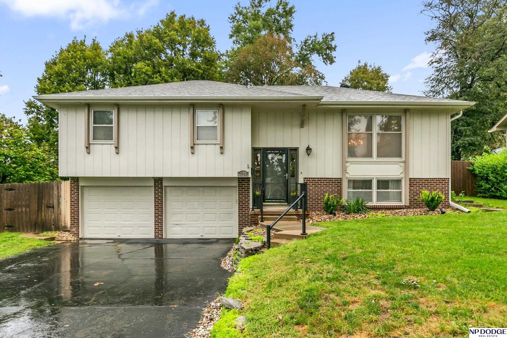 3268 S 130th Avenue Circle, Omaha, NE 68144