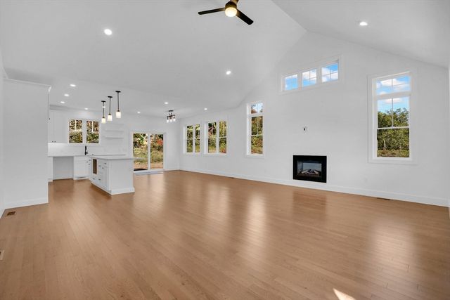 308 N Liberty St, Belchertown, MA 01007