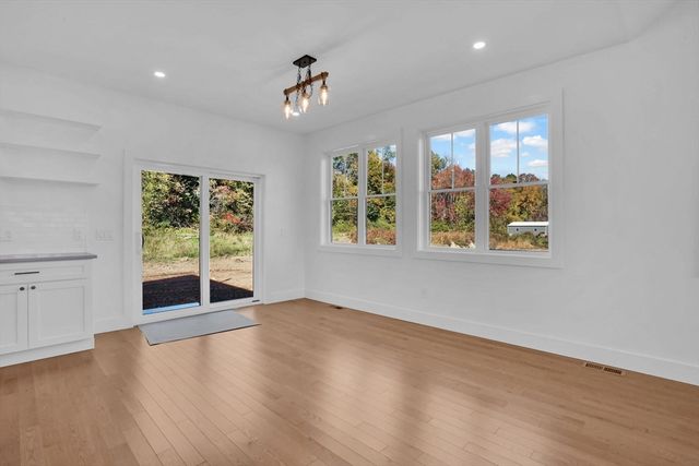 308 N Liberty St, Belchertown, MA 01007