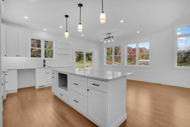 308 N Liberty St, Belchertown, MA 01007