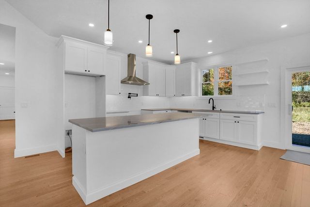 308 N Liberty St, Belchertown, MA 01007
