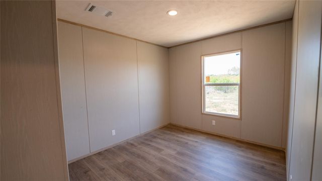 1145 Callihan RD, Luling, TX 78648