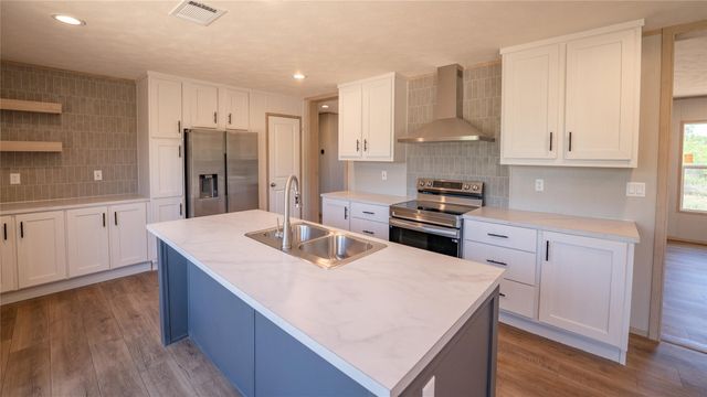 1145 Callihan RD, Luling, TX 78648