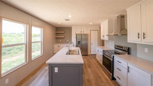 1145 Callihan RD, Luling, TX 78648