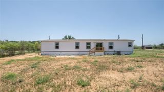 1145 Callihan RD, Luling, TX 78648