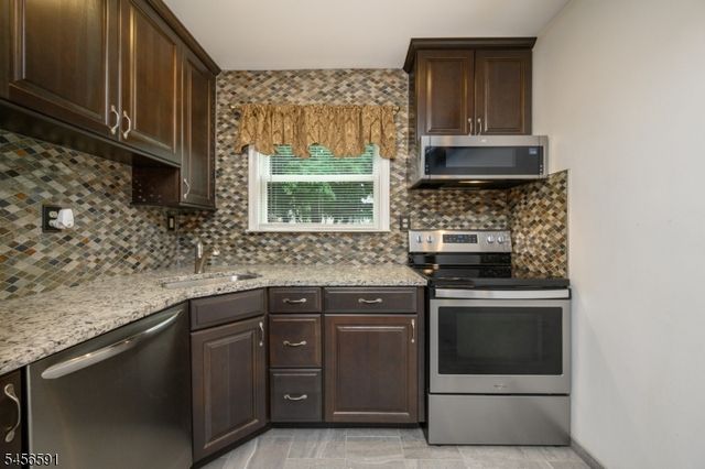 18 Deanna Dr 47, Hillsborough Twp., NJ 08844
