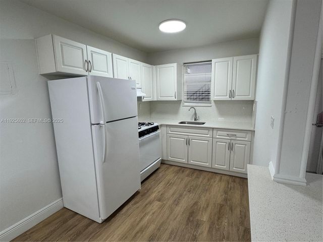 6705 SW 44th St 27, Miami, FL 33155