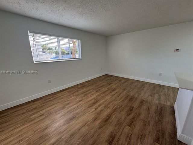 6705 SW 44th St 27, Miami, FL 33155