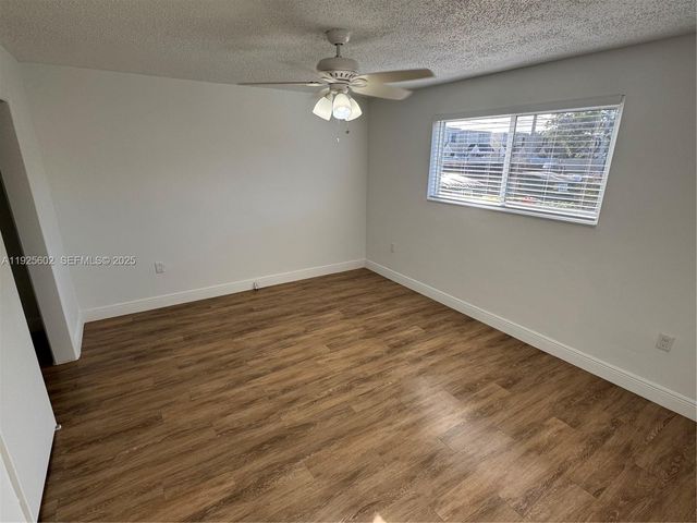 6705 SW 44th St 27, Miami, FL 33155