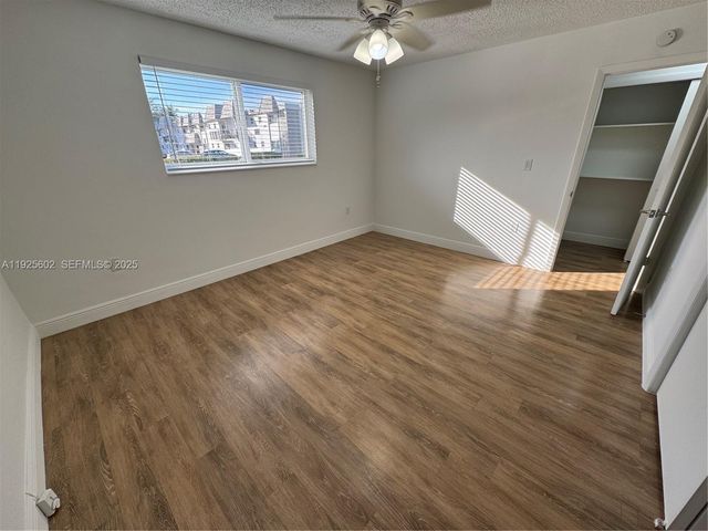 6705 SW 44th St 27, Miami, FL 33155