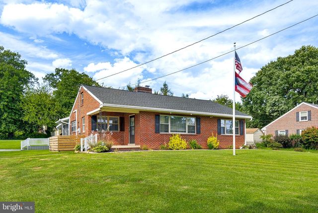 21 BLOSSOM HILL DR, Lancaster, PA 17601