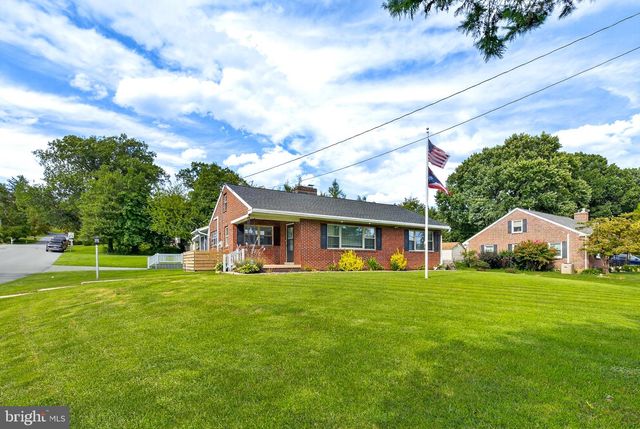 21 BLOSSOM HILL DR, Lancaster, PA 17601