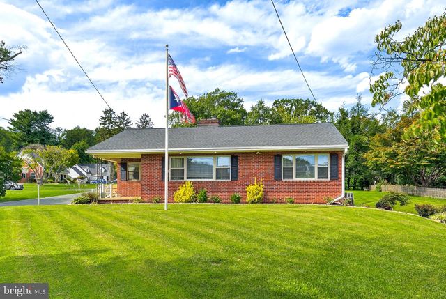 21 BLOSSOM HILL DR, Lancaster, PA 17601