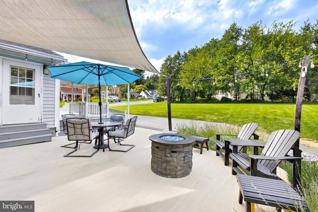 21 BLOSSOM HILL DR, Lancaster, PA 17601