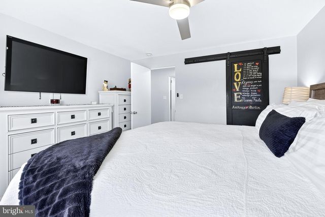 21 BLOSSOM HILL DR, Lancaster, PA 17601