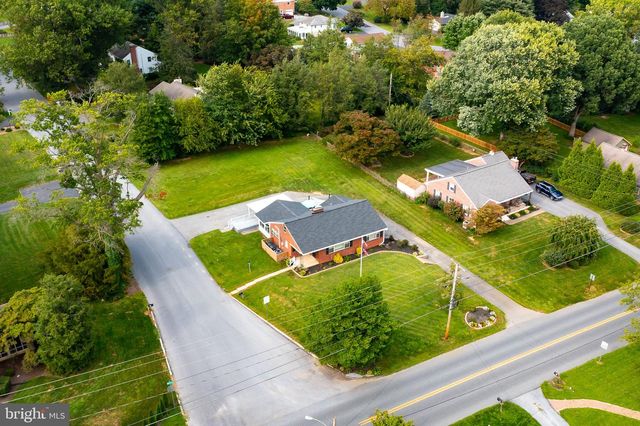 21 BLOSSOM HILL DR, Lancaster, PA 17601
