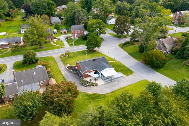 21 BLOSSOM HILL DR, Lancaster, PA 17601