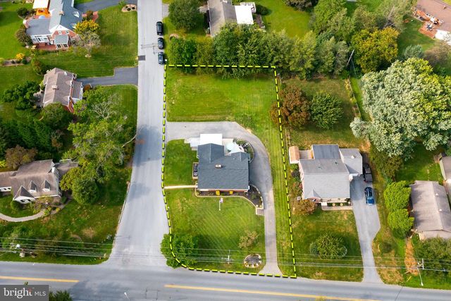 21 BLOSSOM HILL DR, Lancaster, PA 17601