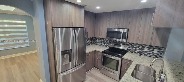 8545 NW 140th Street 1101, Miami Lakes, FL 33016