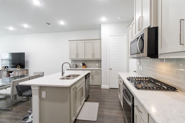 1899 Melinda Lane, Farmers Branch, TX 75234