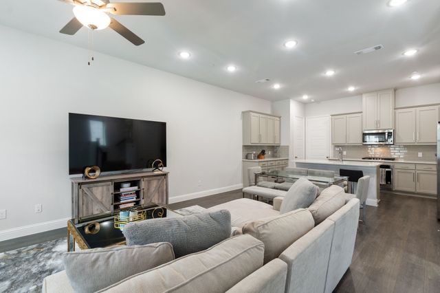 1899 Melinda Lane, Farmers Branch, TX 75234