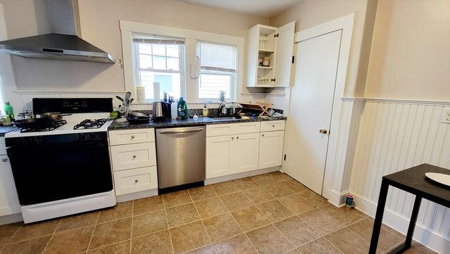 158 W Adams 1, Somerville, MA 02144