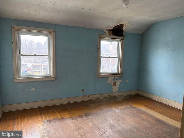 1107 MEADOW LN, Chester, PA 19013