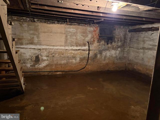 1107 MEADOW LN, Chester, PA 19013