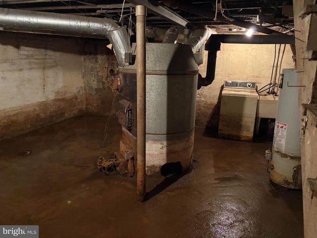 1107 MEADOW LN, Chester, PA 19013