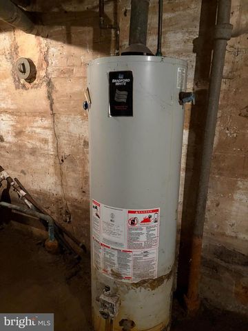 1107 MEADOW LN, Chester, PA 19013