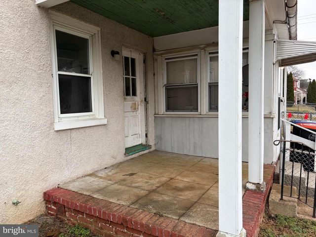 1107 MEADOW LN, Chester, PA 19013