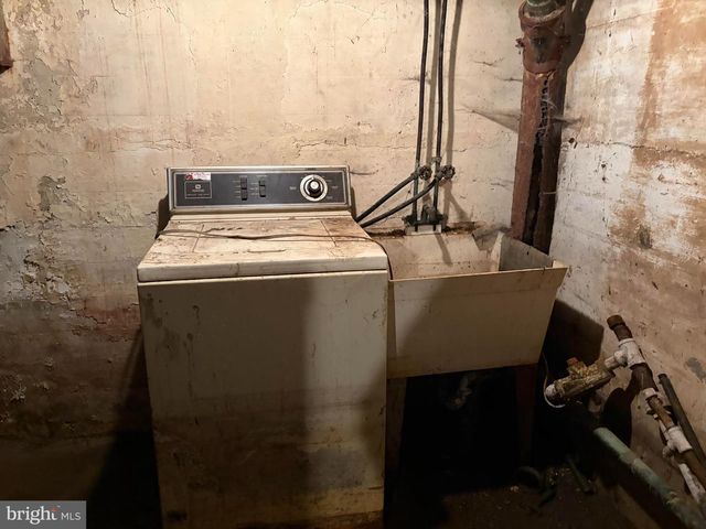 1107 MEADOW LN, Chester, PA 19013