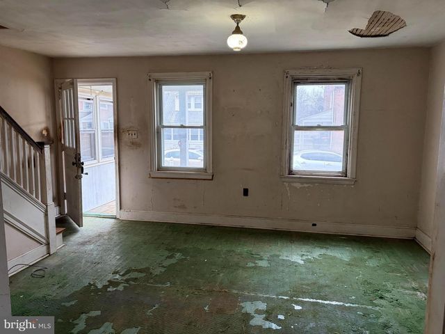 1107 MEADOW LN, Chester, PA 19013