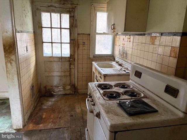 1107 MEADOW LN, Chester, PA 19013