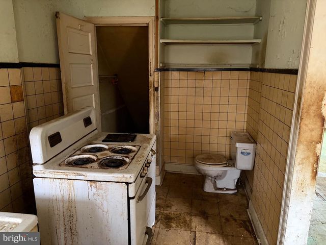 1107 MEADOW LN, Chester, PA 19013