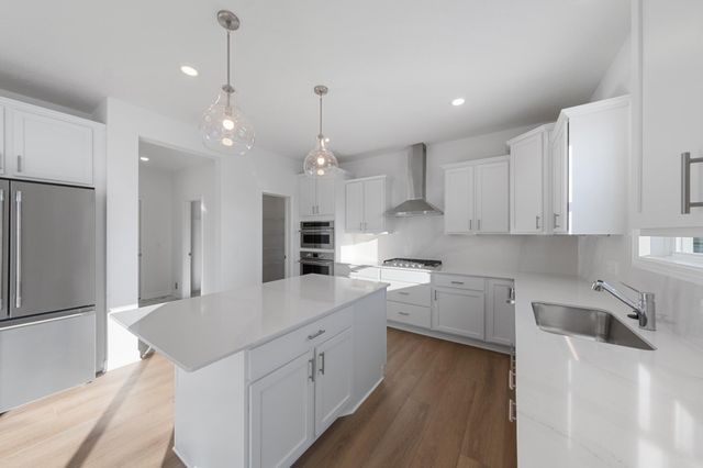 565 Waterford Place, Waconia, MN 55387