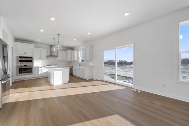 565 Waterford Place, Waconia, MN 55387