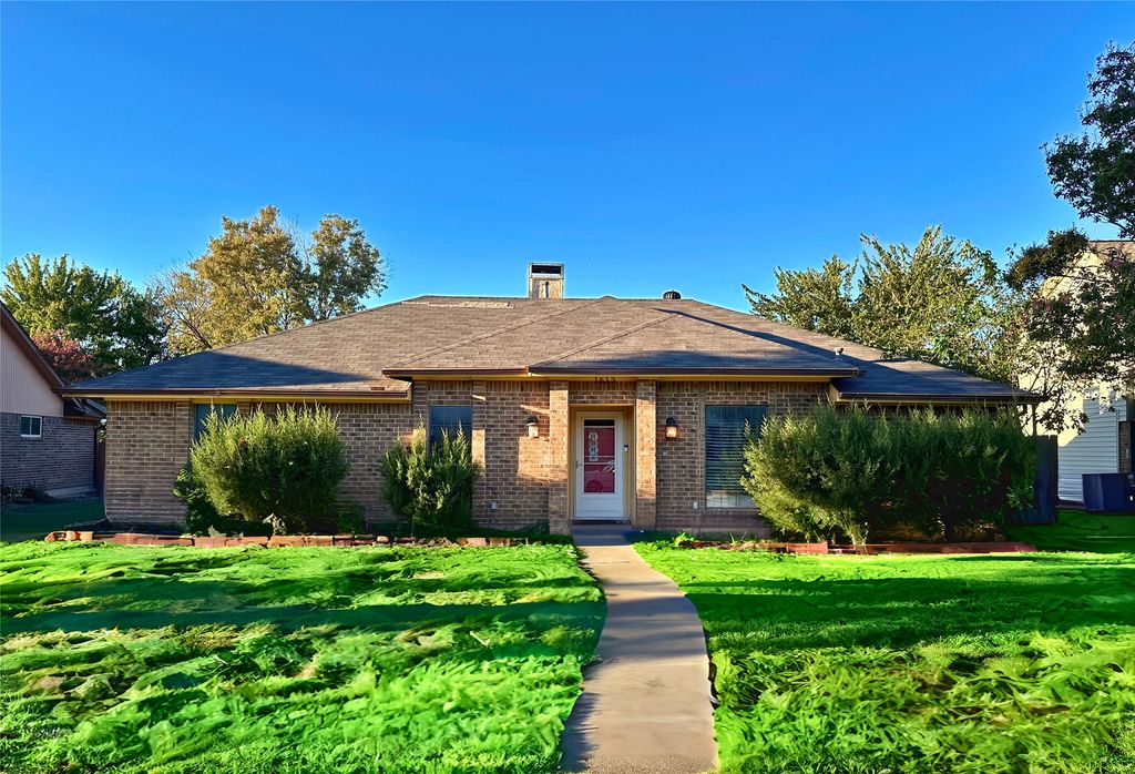 1613 Glencairn Lane, Lewisville, TX 75067