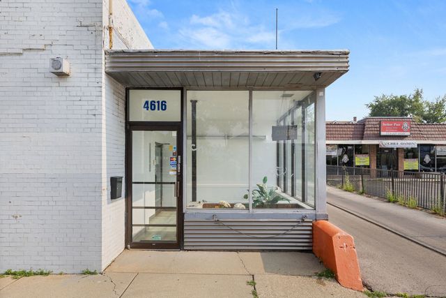 4616 W Fullerton Avenue, Chicago, IL 60639