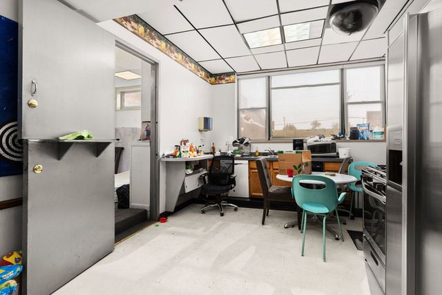 4616 W Fullerton Avenue, Chicago, IL 60639