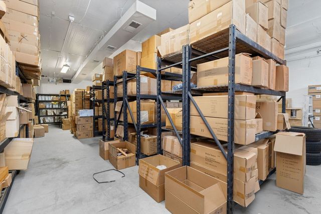 4616 W Fullerton Avenue, Chicago, IL 60639