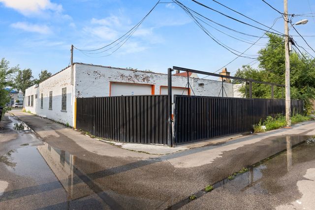 4616 W Fullerton Avenue, Chicago, IL 60639