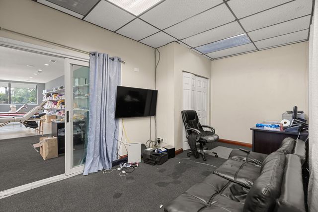 4616 W Fullerton Avenue, Chicago, IL 60639