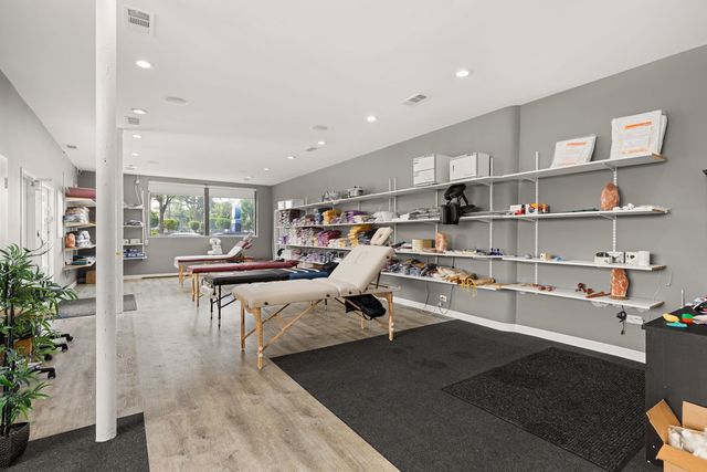 4616 W Fullerton Avenue, Chicago, IL 60639