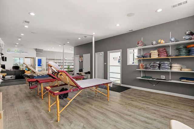 4616 W Fullerton Avenue, Chicago, IL 60639