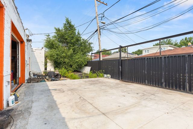 4616 W Fullerton Avenue, Chicago, IL 60639